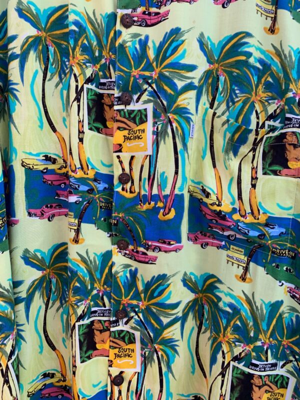 FUN! 100% RAYON, SOUTH PACIFIC SKYVIEW DRIVE-IN CLASSIC CAR PRINT HAWAIIAN SHIRT, COCONUT BUTTONS