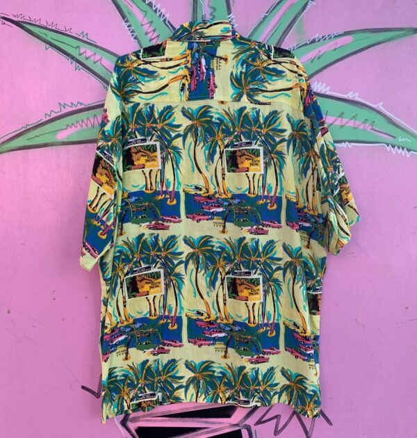 FUN! 100% RAYON, SOUTH PACIFIC SKYVIEW DRIVE-IN CLASSIC CAR PRINT HAWAIIAN SHIRT, COCONUT BUTTONS