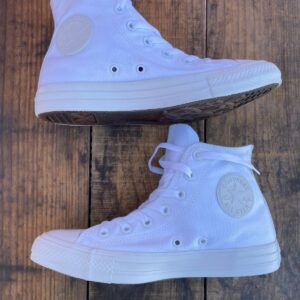 Photo detail:ALL WHITE CONVERSE ALL STAR CHUCK TAYLOR SNEAKERS