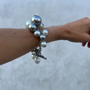 Photo detail:SILVER BAUBLE & PEARL CHAIN LINK BRACELET TOGGLE CLOSURE