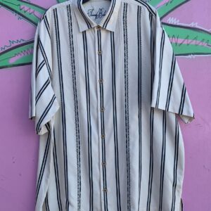 Photo detail:*AS-IS* VERICAL STRIPED & EMBROIDERED DETAIL SHORT SLEEVE BUTTON DOWN SHIRT, COCONUT BUTTONS