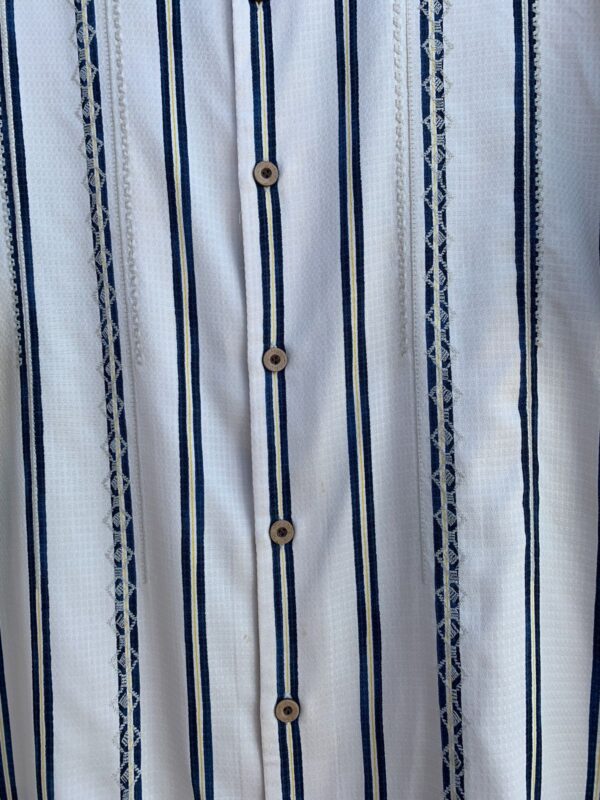 *AS-IS* VERICAL STRIPED & EMBROIDERED DETAIL SHORT SLEEVE BUTTON DOWN SHIRT, COCONUT BUTTONS