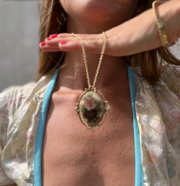 PAINTED ROSES CAMEO PENDANT NECKLACE
