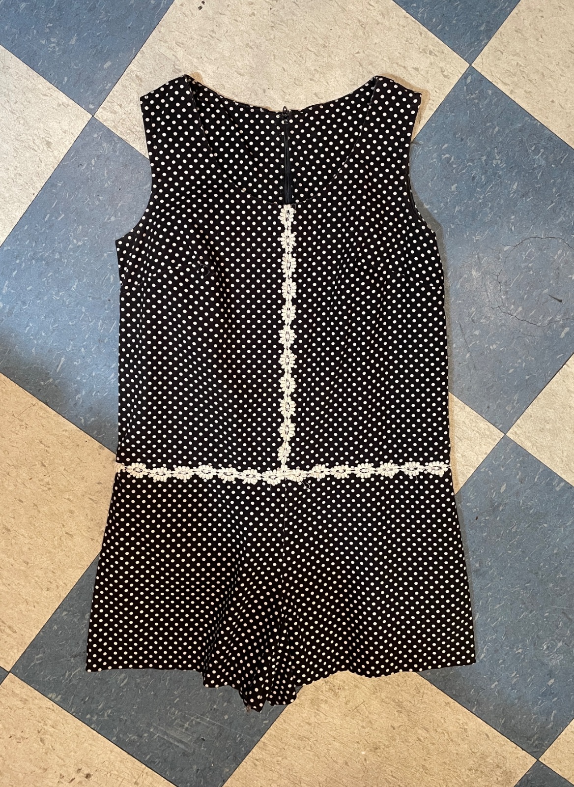product details: HANDMADE RETRO SLEEVELESS POLKADOT ROMPER, FLOWER APPLIQUE photo