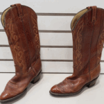 STACKED HEEL EMBOSSED LEATHER COWBOY BOOTS, EMBOSSED TOE CAP DETAIL