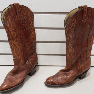 Photo detail:STACKED HEEL EMBOSSED LEATHER COWBOY BOOTS, EMBOSSED TOE CAP DETAIL