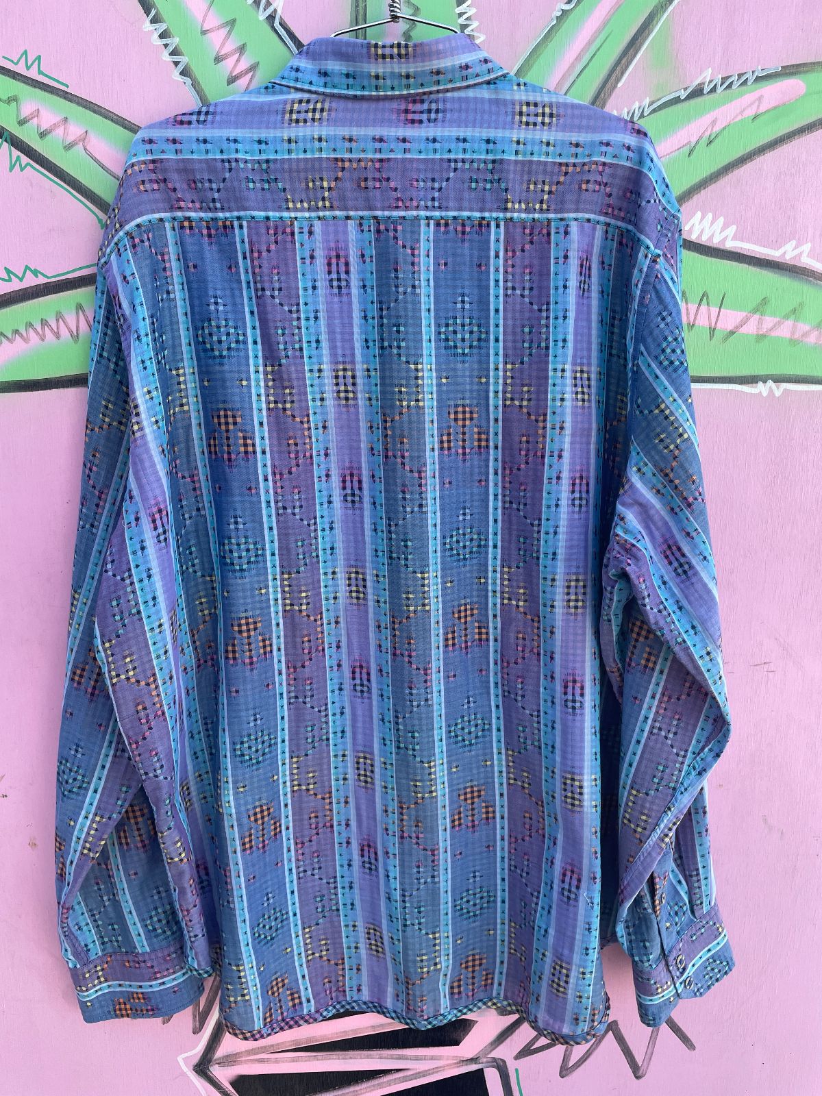 NICE! LIGHT WEIGHT GUATEMALAN TEXTILE INSPIRED PRINT LONG SLEEVE BUTTON DOWN SHIRT