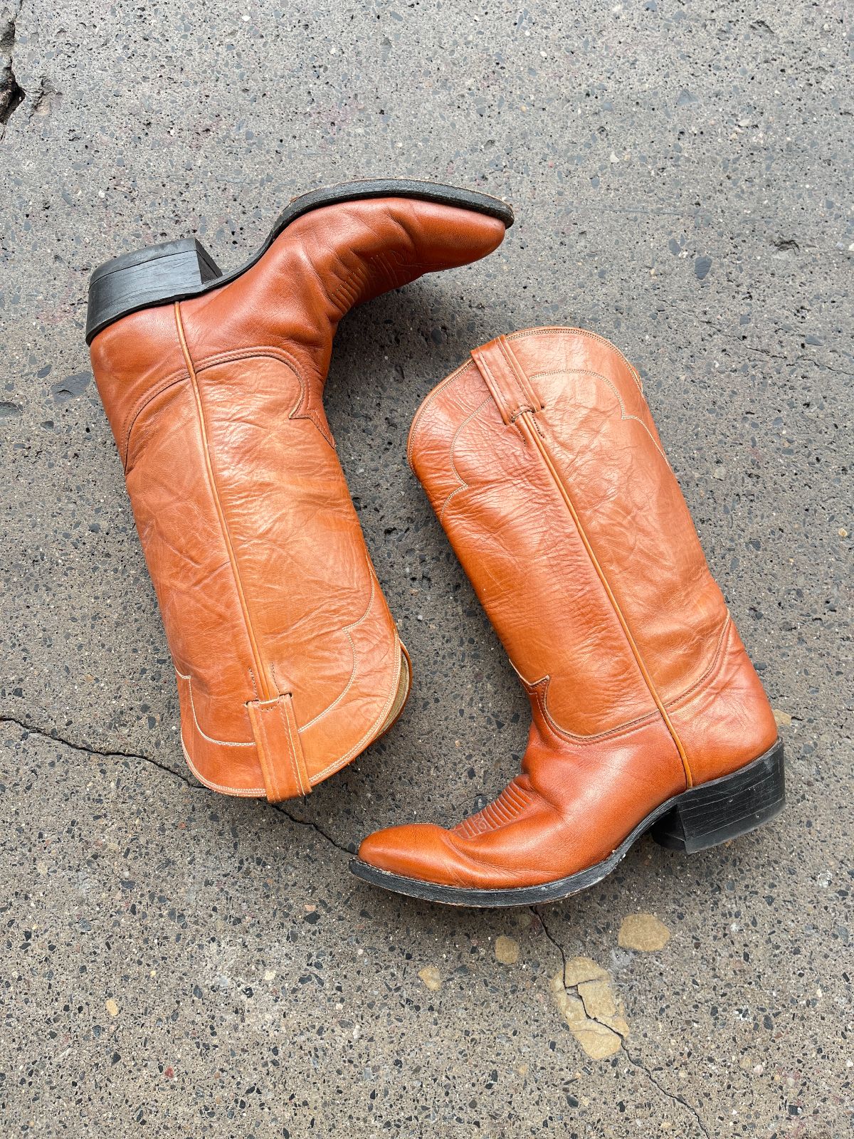 product details: CLASSIC SOFT CARAMEL LEATHER WESTERN COWBOY BOOTS photo