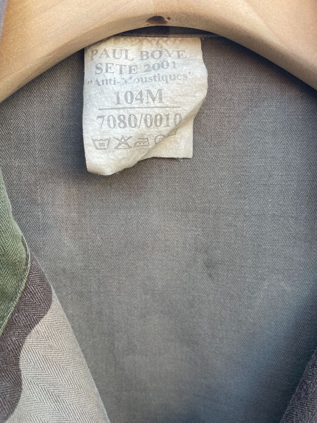 BRUSHED SATEEN HERRINGBONE TWILL BUTTON UP CAMO JACKET W/ FRONT TOP ZIPPER POCKETS