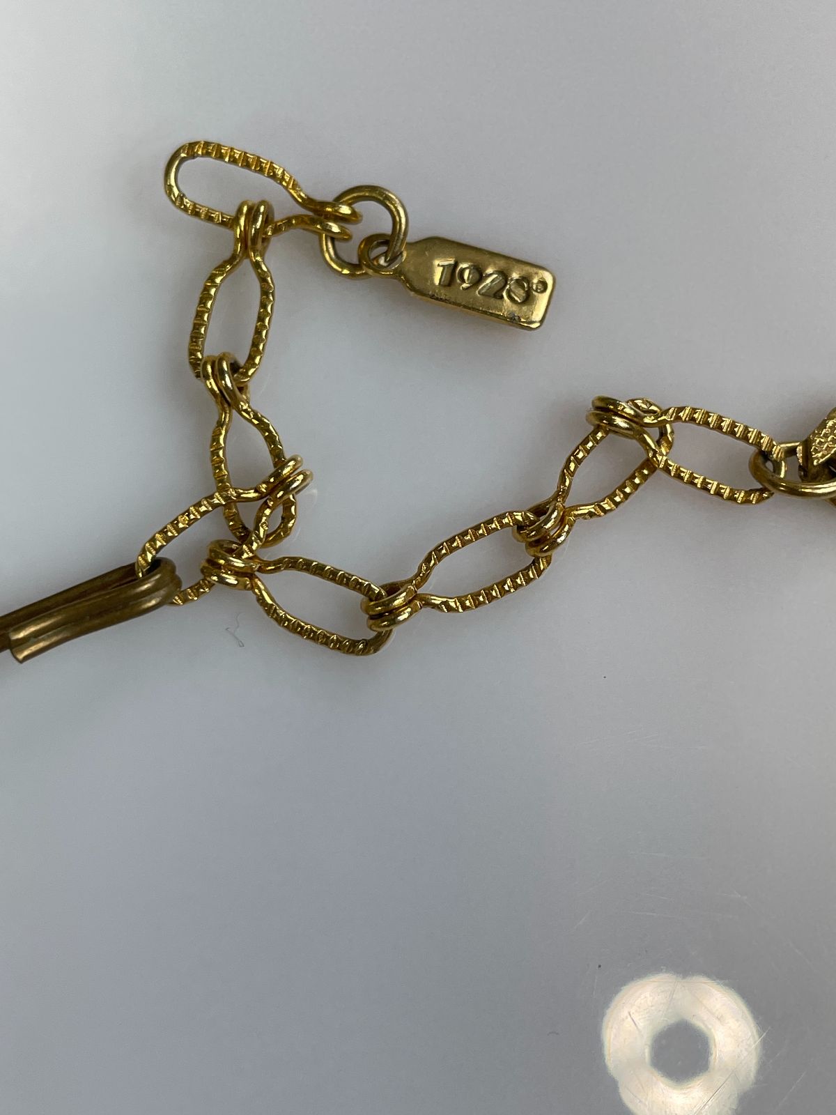 COOL! ORNATE MEDALLION PENDANT NECKLACE BLUE RHINESTONES, FLAT CHAIN LINK