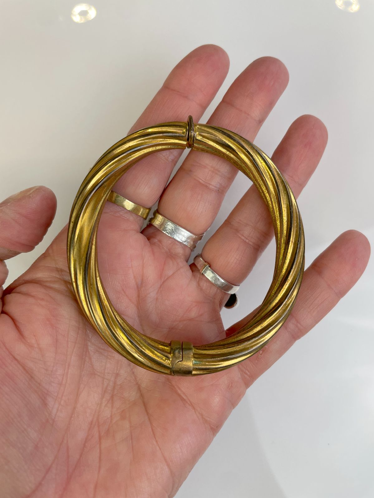 COOL! TWISTED BRASS HUNGED CUFF BRACELET, LOCKING CLASP