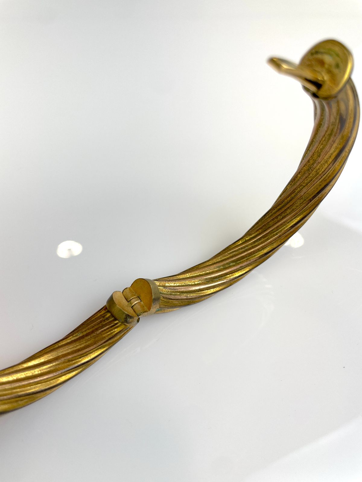 COOL! TWISTED BRASS HUNGED CUFF BRACELET, LOCKING CLASP