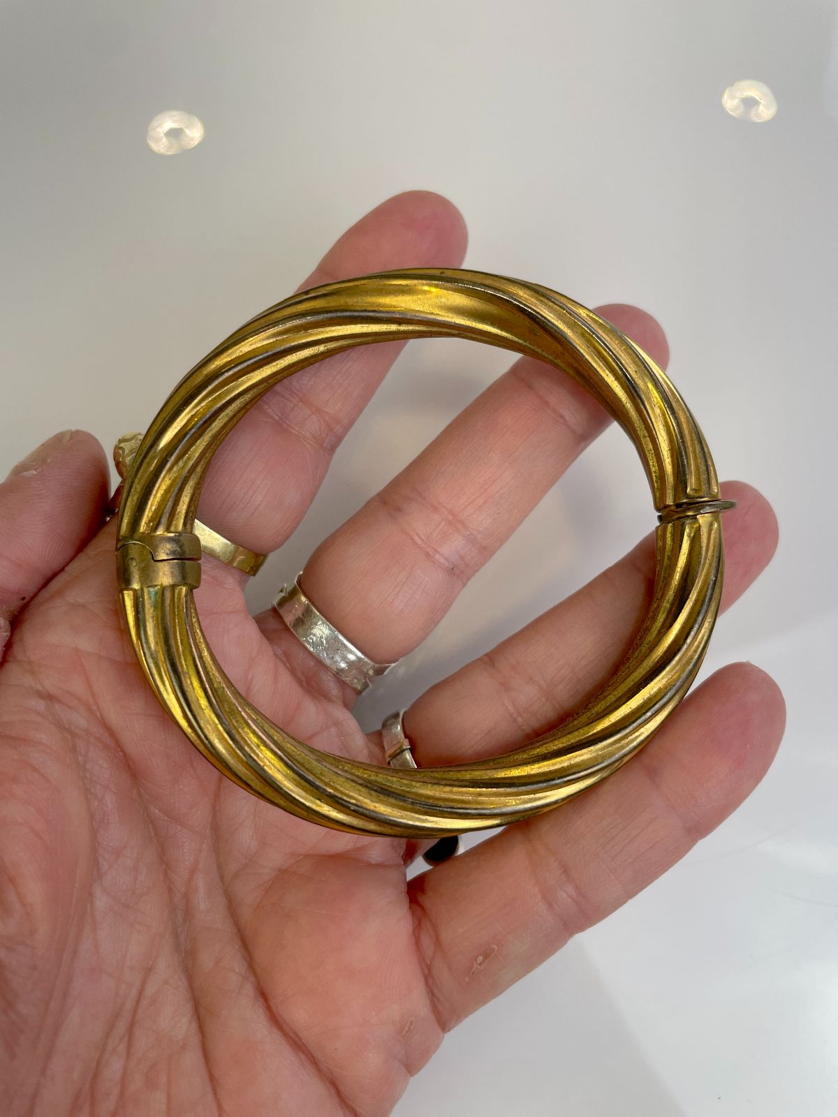 COOL! TWISTED BRASS HUNGED CUFF BRACELET, LOCKING CLASP