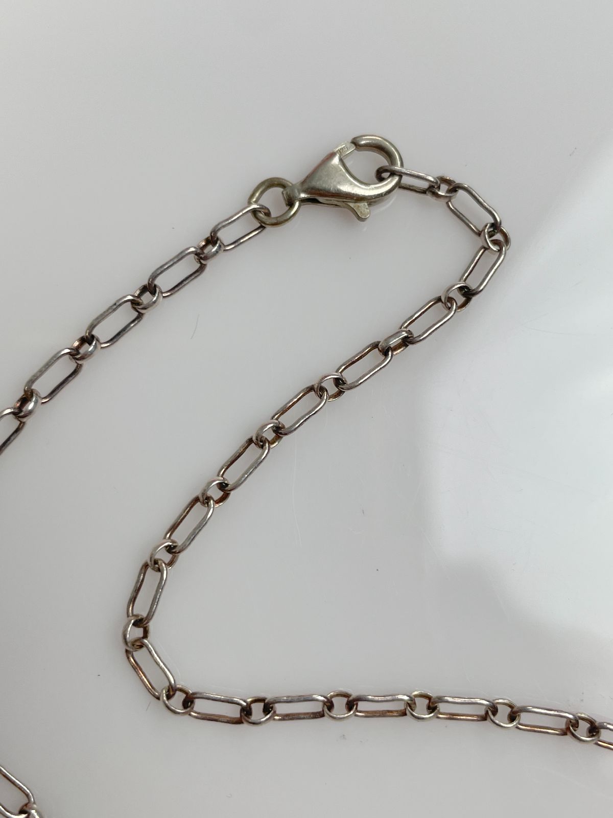 *SIGNED* ZUNI MODERNIST TURQUOISE MICRO INLAY NECKLACE, HANGING TEAR DROP PENDANTS