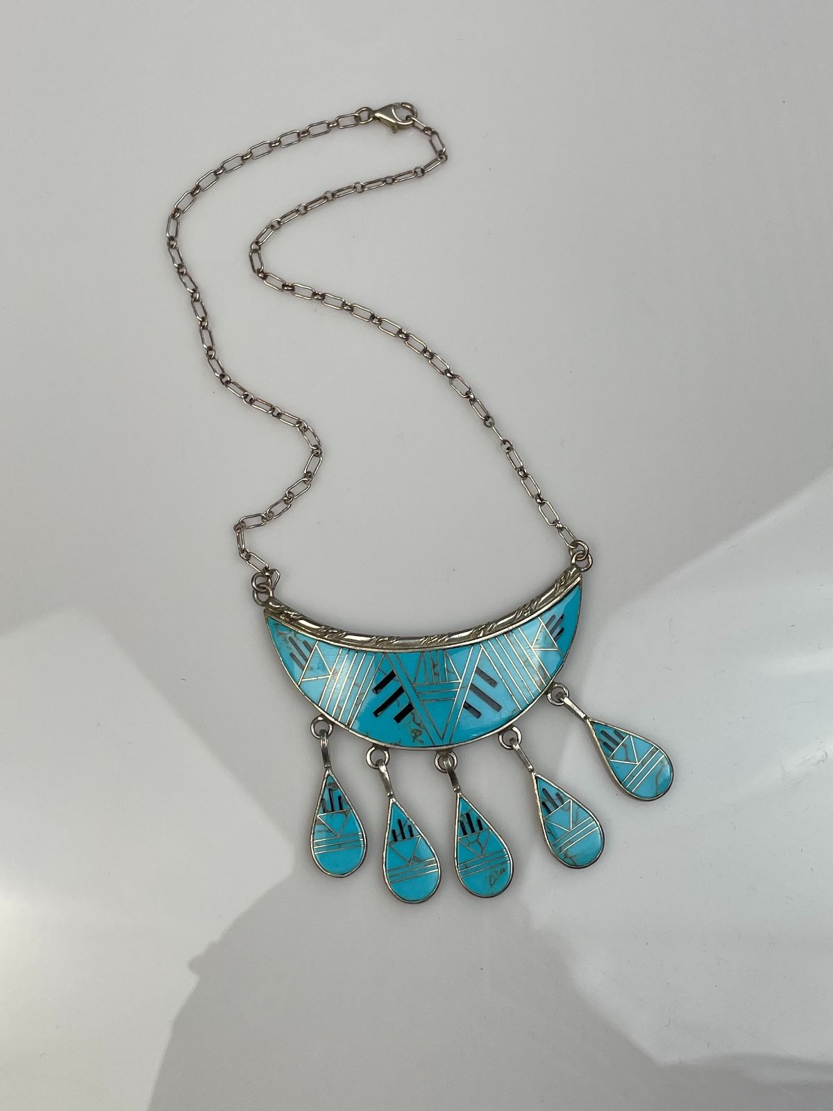 product details: *SIGNED* ZUNI MODERNIST TURQUOISE MICRO INLAY NECKLACE, HANGING TEAR DROP PENDANTS photo