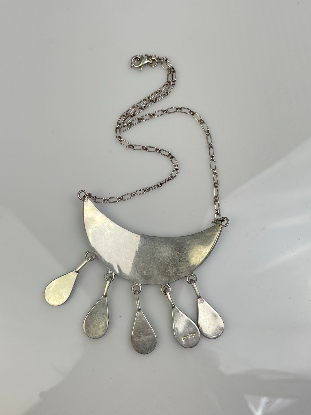 *SIGNED* ZUNI MODERNIST TURQUOISE MICRO INLAY NECKLACE, HANGING TEAR DROP PENDANTS