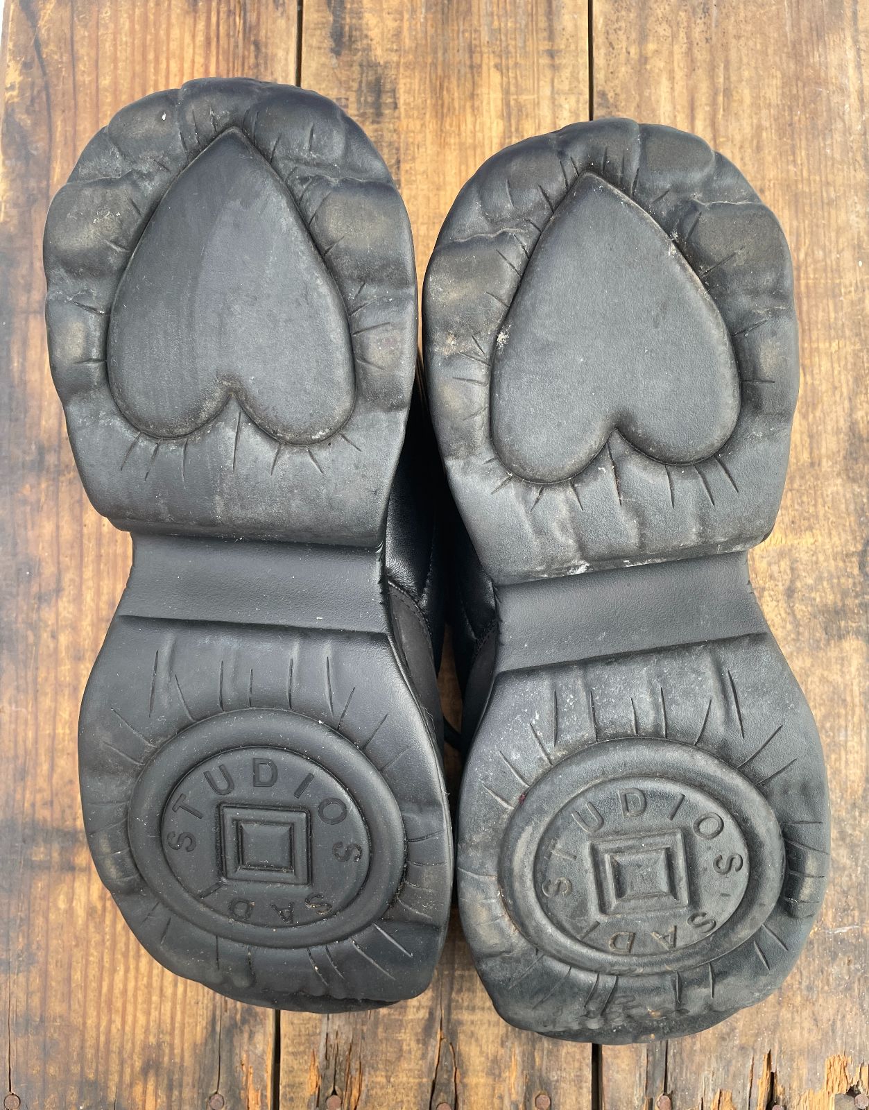 product details: POP BLACK LEATHER CHUNKY PLATFORM SNEAKERS photo