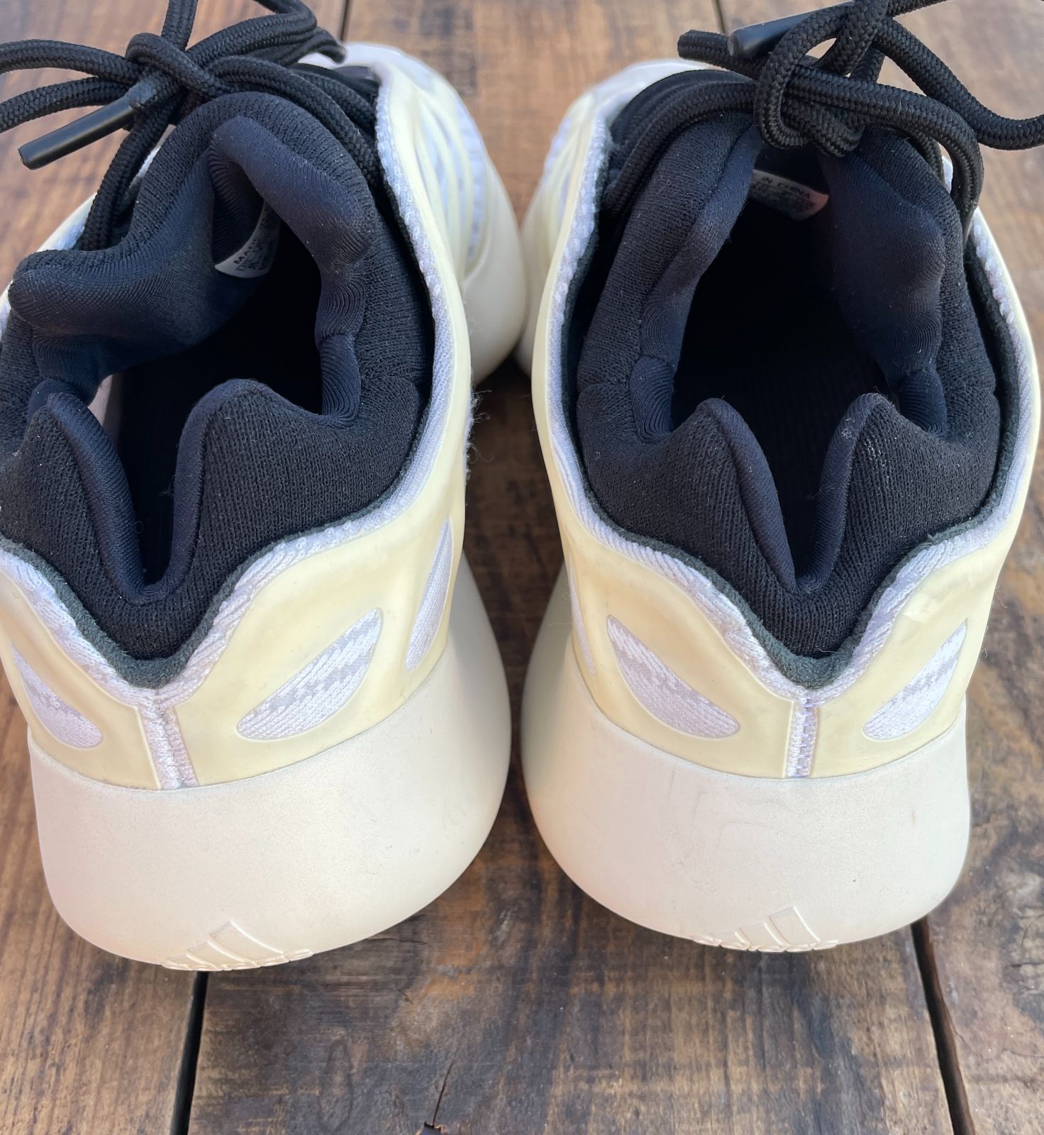 ADIDAS ADIDAS YEEZY 700 V3 AZAEL SNEAKERS in OFF WHITE, BLACK