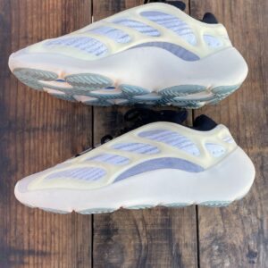 ADIDAS ADIDAS YEEZY 700 V3 AZAEL SNEAKERS in OFF WHITE, BLACK