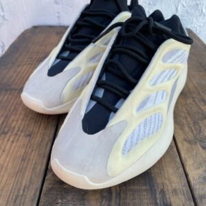 ADIDAS ADIDAS YEEZY 700 V3 AZAEL SNEAKERS in OFF WHITE, BLACK