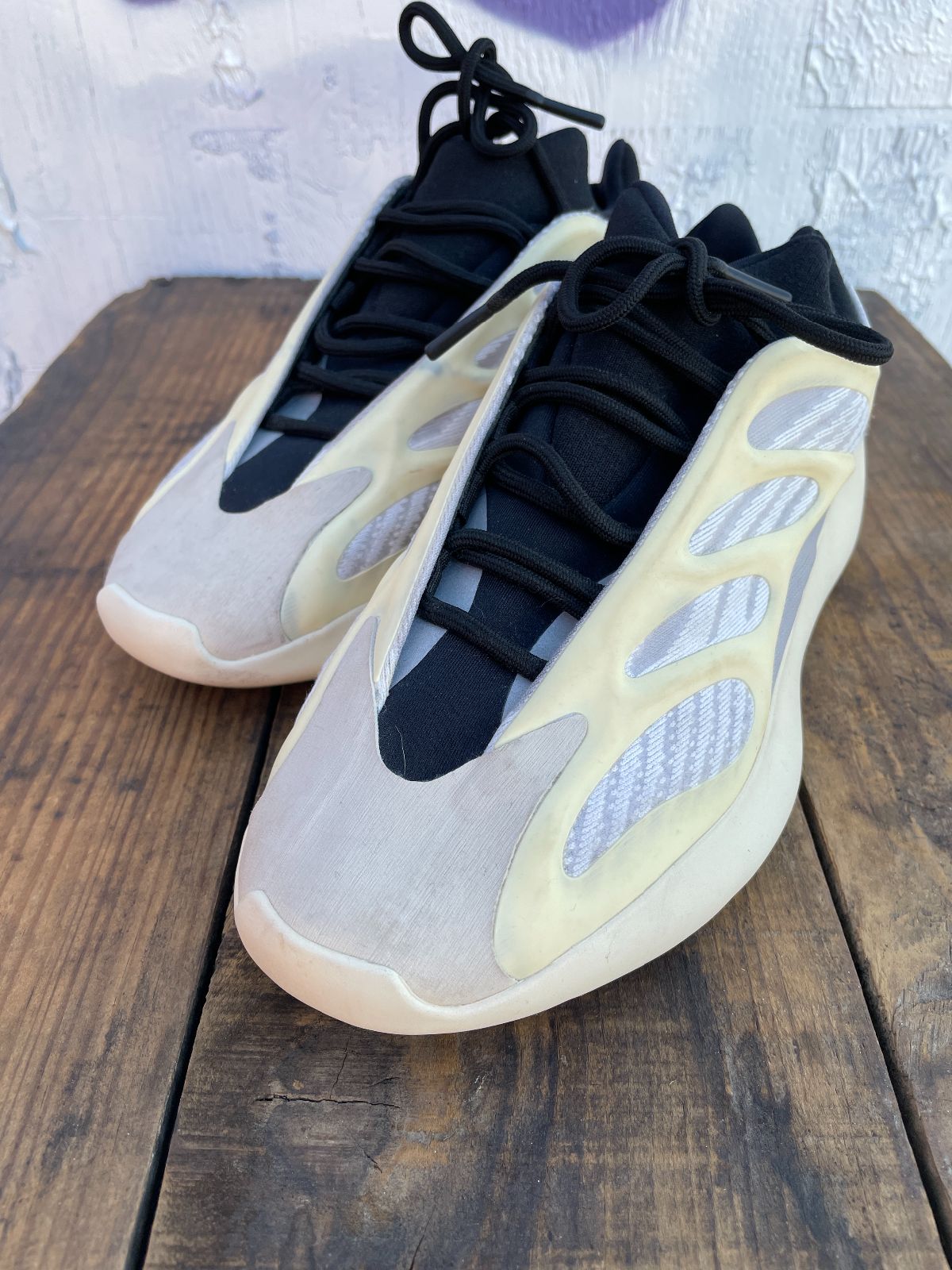 ADIDAS ADIDAS YEEZY 700 V3 AZAEL SNEAKERS in OFF WHITE, BLACK