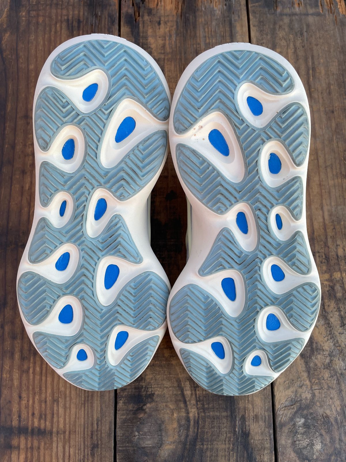 ADIDAS ADIDAS YEEZY 700 V3 AZAEL SNEAKERS in OFF WHITE, BLACK