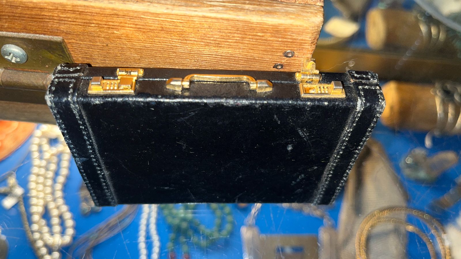 product details: *AS-IS* SO COOL! MENS BUSINESS CARD HOLDER, MINI LOCKING SUITCASE photo