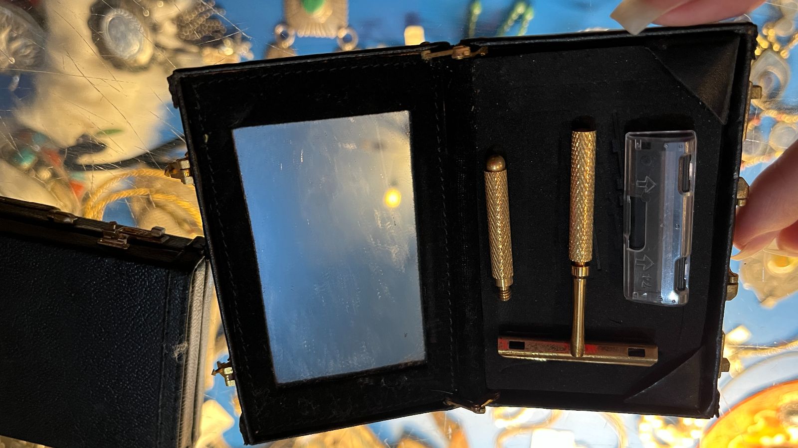 product details: MENS TRAVEL GROOMING KIT, BRASS STRAIGHT RAZOR, MINI LOCKING SUITCASE photo