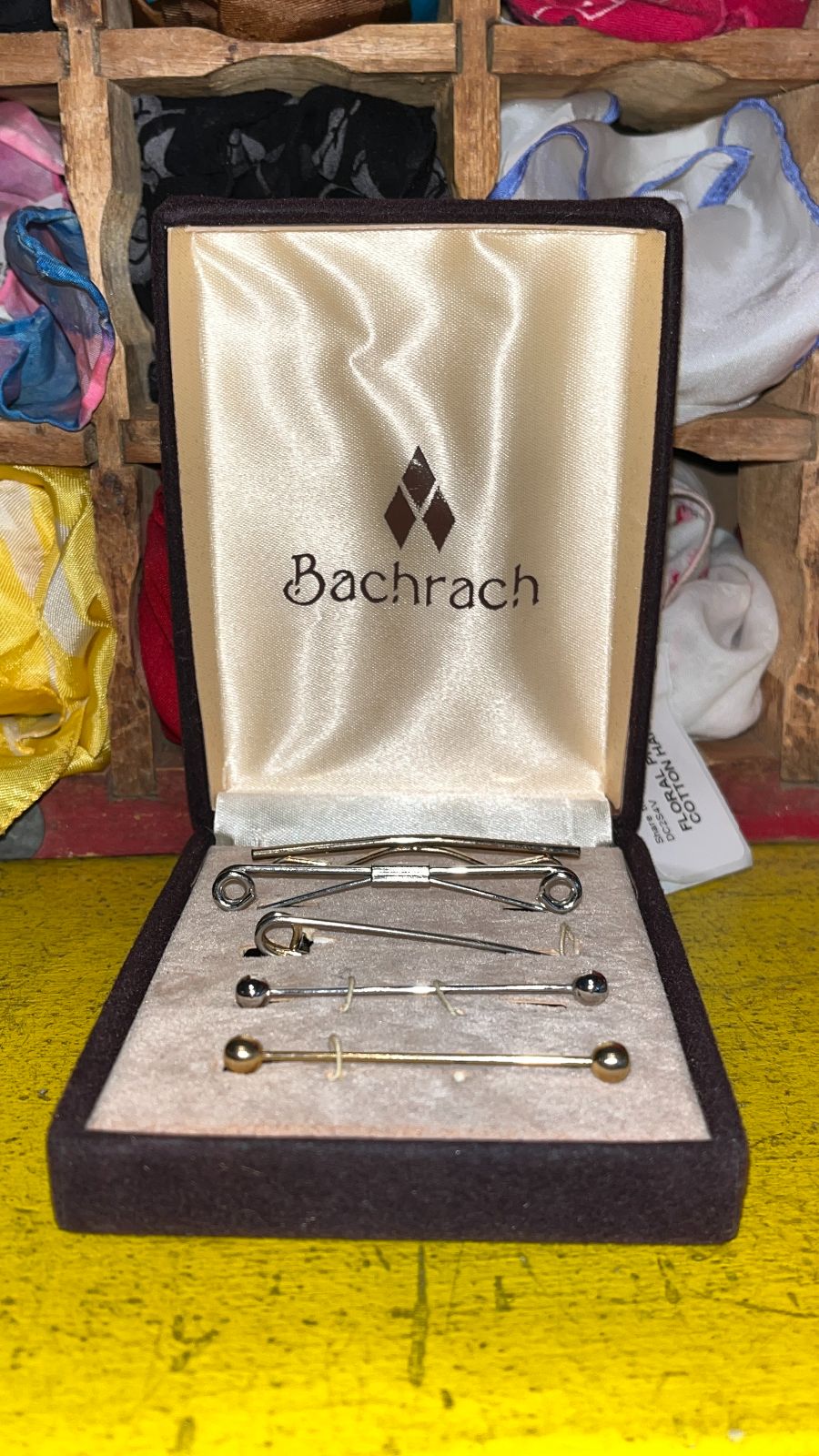 product details: *AS-IS* MENS VINTAGE GIFT SET TIE CLIPS & TACKS - SAFETY PIN, COLLAR BAR photo