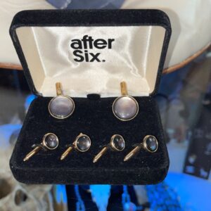 Photo detail:BEAUTIUFL! MENS CUFFLINK GIFT SET - ABALONE ENCASED IN GOLD PLATED SETTING