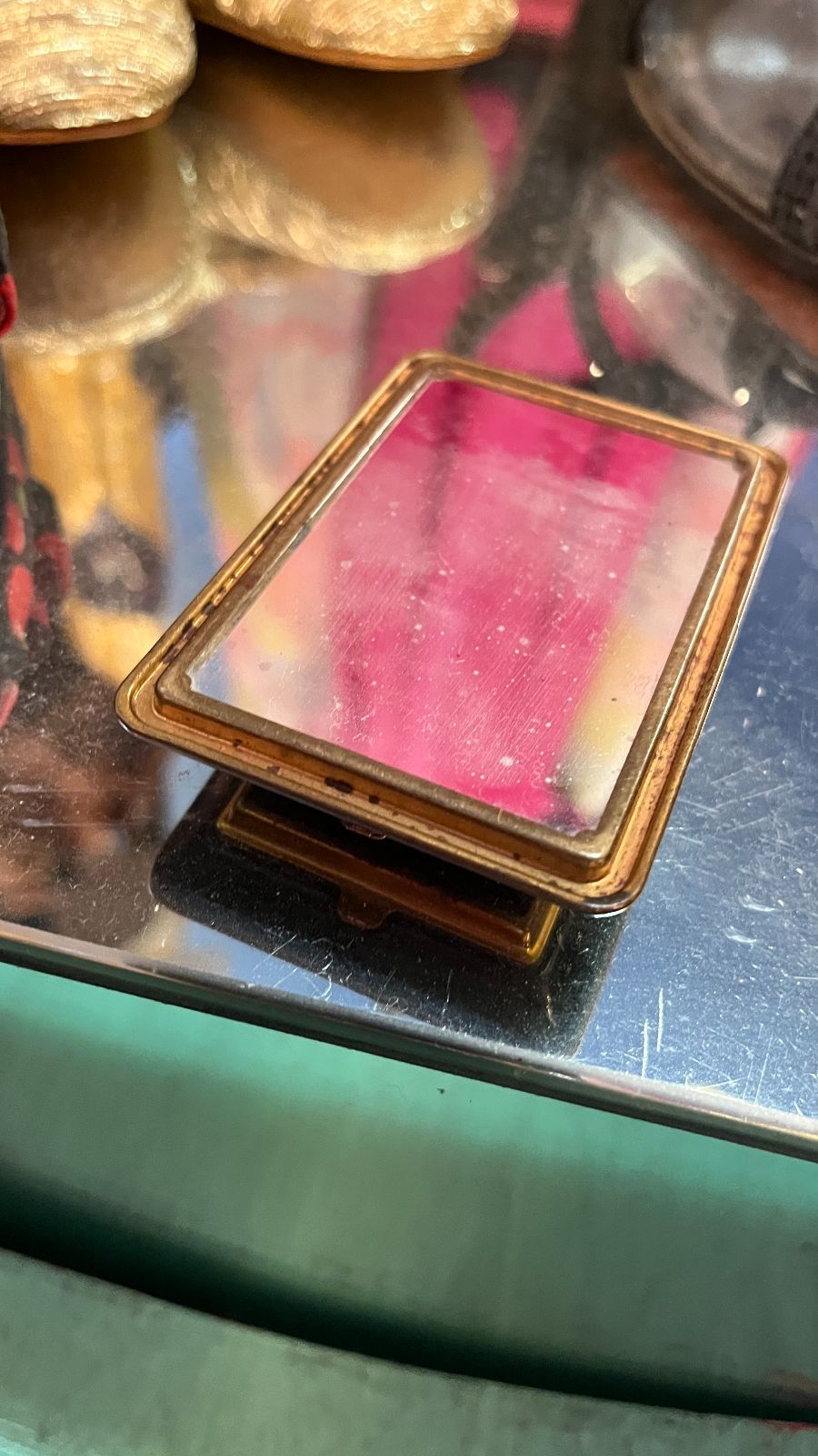 product details: VINTAGE CAMEO PORTRAIT MAKEUP COMPACT, WITH MIRROR photo