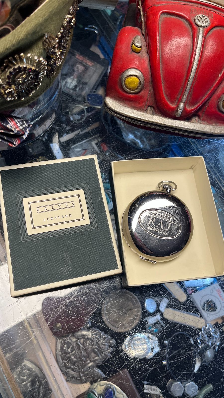 product details: DALVEY MODERN LIQUID DAMPED POCKET COMPASS WITH GIFT BOX photo