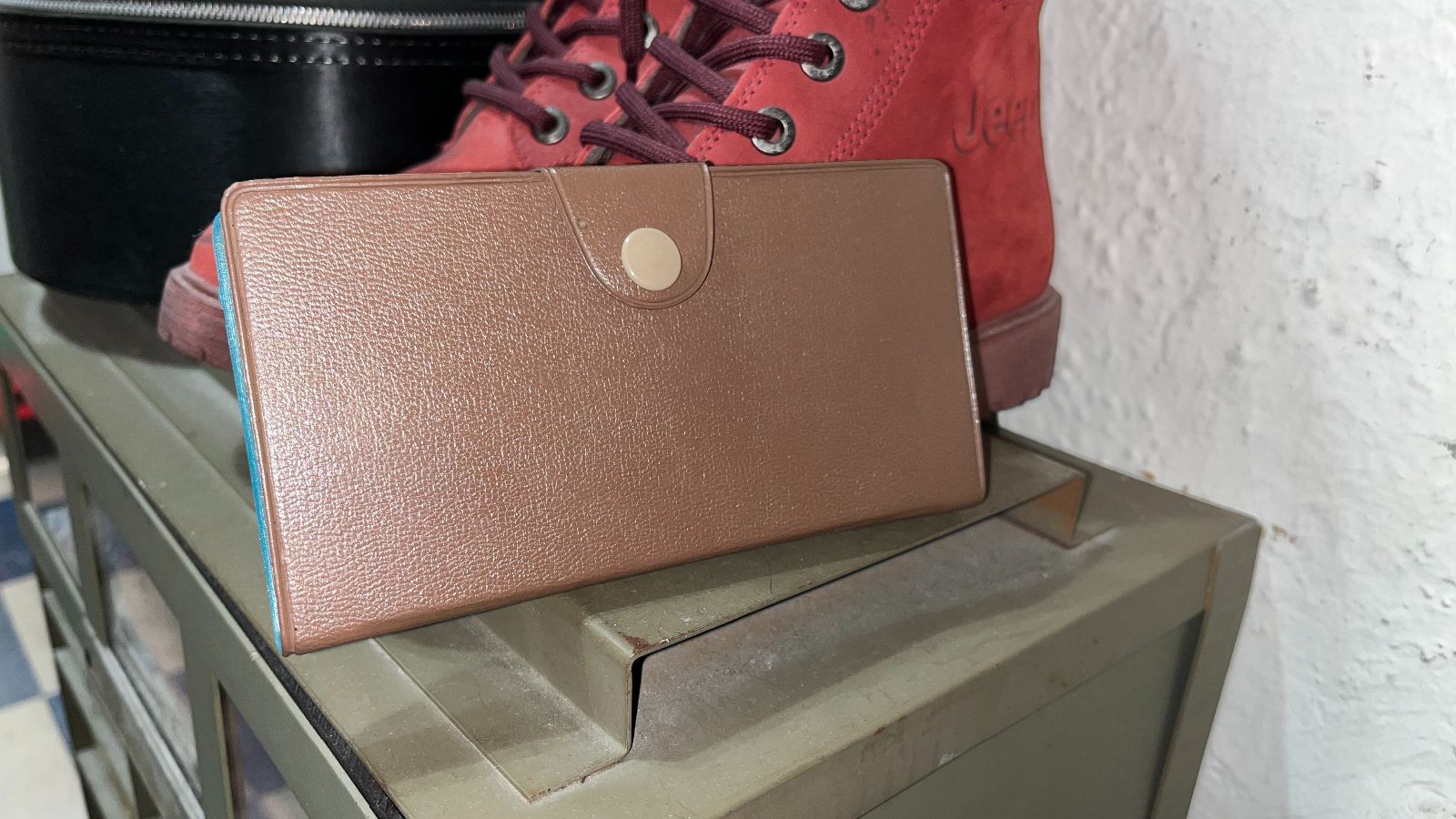 product details: SWEET! VINTAGE 1960S-70S MINI TRAVELING CHESS SET IN CARRYING CASE - DEADSTOCK photo