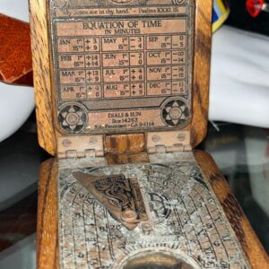 Photo detail:COOL! ANTIQUE STYLE PORTABLE SUNDIAL & COMPASS ENCASED IN WOODEN BOX