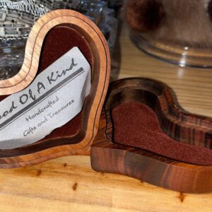 Photo detail:NICE HAND CARVED HEART SHAPED WOODEN TRINKET BOX