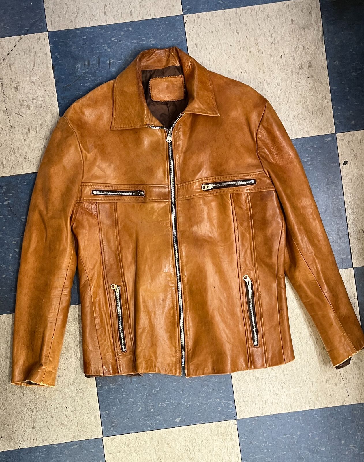 product details: *AS-IS* 1970S BUTTERY SOFT ZIP UP LEATHER JACKET W/ SATIN INNER LINING - IDEAL ZIPPER PULL photo