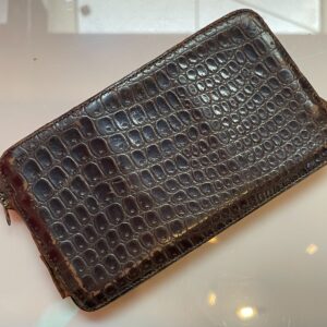 Photo detail:*AS-IS* MADE IN ENGLAND EMBOSSED CROC LEATHER ZIP CLOSURE CIGARETTE CASE
