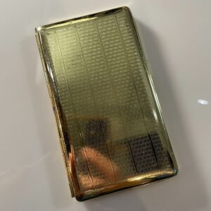 Photo detail:GOLD ETCHED DESIGN ELONGATED METAL CIGARETTE CASE, INSIDE MIRROR