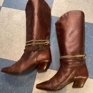 D ROSSANA BY CHARNA MADE IN ITALY! 1980S COPPER LEATHER HEELED BOOTS, BUCKLE & CHAIN EMBELLISHMENTS in BROWN