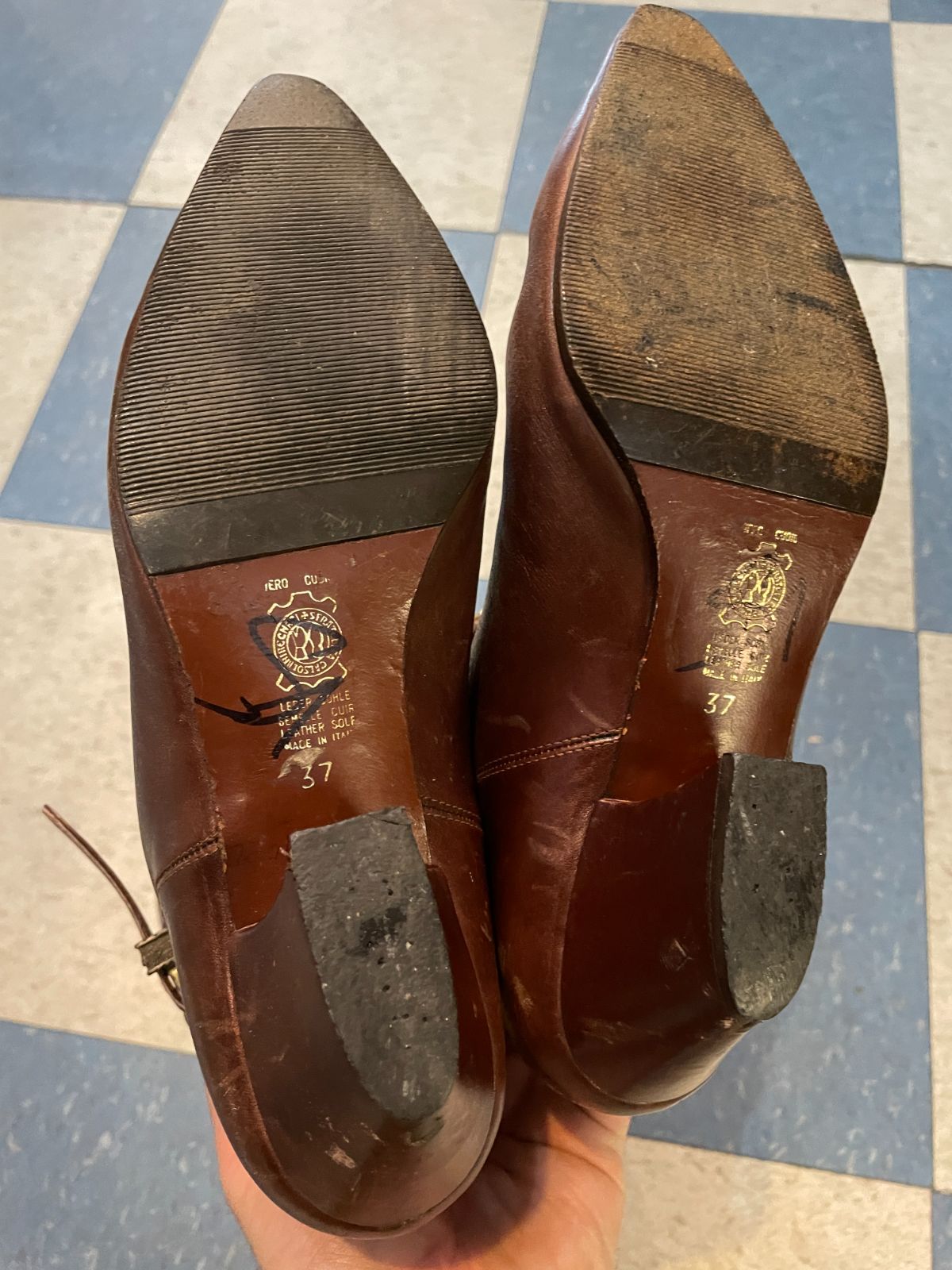 D ROSSANA BY CHARNA MADE IN ITALY! 1980S COPPER LEATHER HEELED BOOTS, BUCKLE & CHAIN EMBELLISHMENTS in BROWN