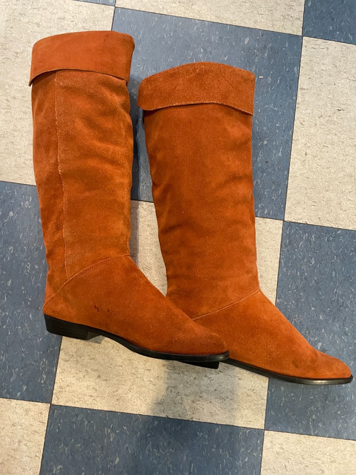 MADE IN SPAIN! 1980S POINTED TOE FOLD OVER SUEDE PIRATE BOOTS in ORANGE