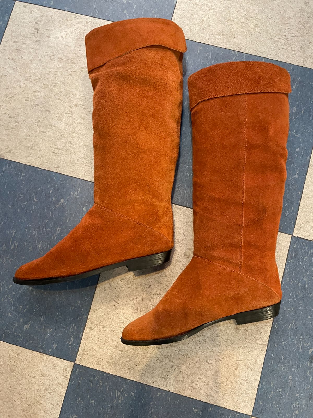 MADE IN SPAIN! 1980S POINTED TOE FOLD OVER SUEDE PIRATE BOOTS in ORANGE
