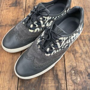 Photo detail:AS-IS LOUIS VUITTON OXFORD LEATHER SNEAKERS