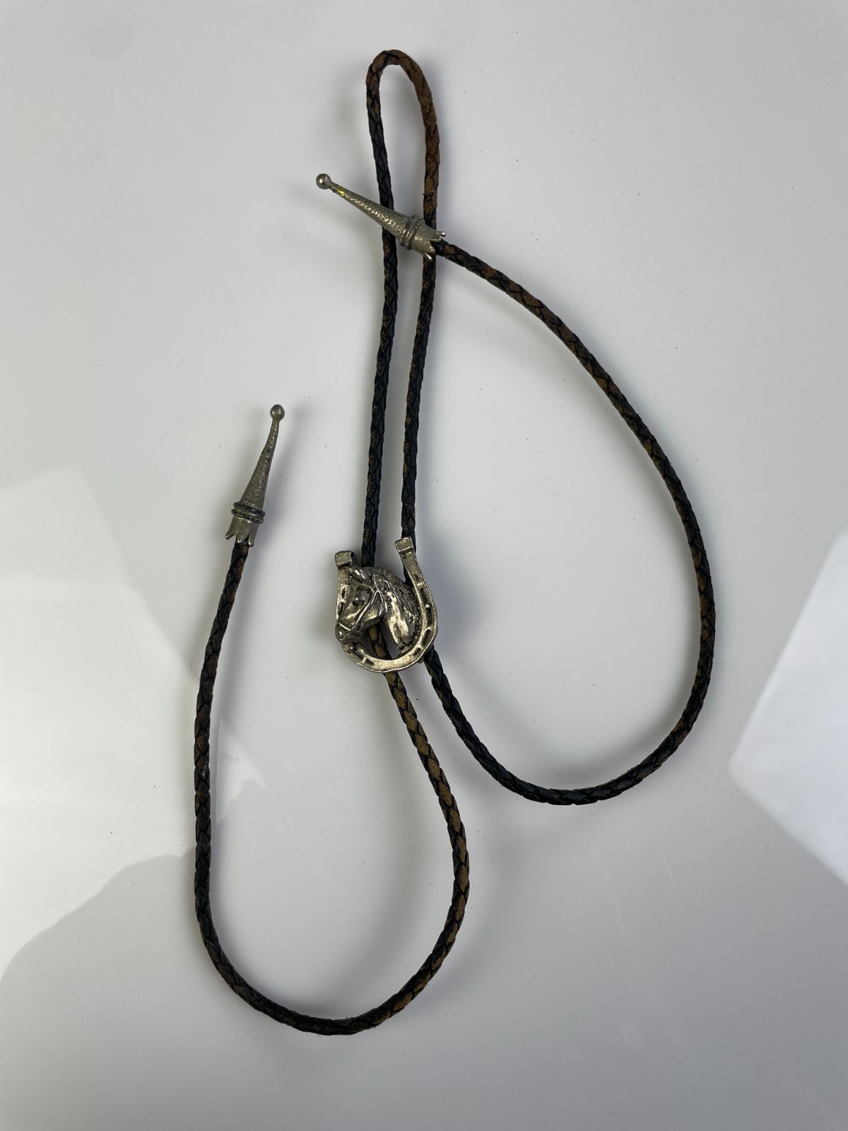 HORSE PROFILE & HORSESHOE BOLO TIE, BRAIDED LEATHER CORD in BLACK