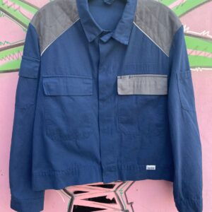 BOCO CROPPED & BOXY COLORBLOCK SNAP BUTTON FRENCH WORKWEAR JACKET, CONTRAST QUILTED SHOULDER PANELS & POCKET in BLUE, GRAY