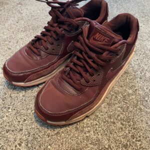 NIKE NIKE AIR MAX 90 PREMIUM BURGUNDY CRUSH SNEAKERS in BURGUNDY