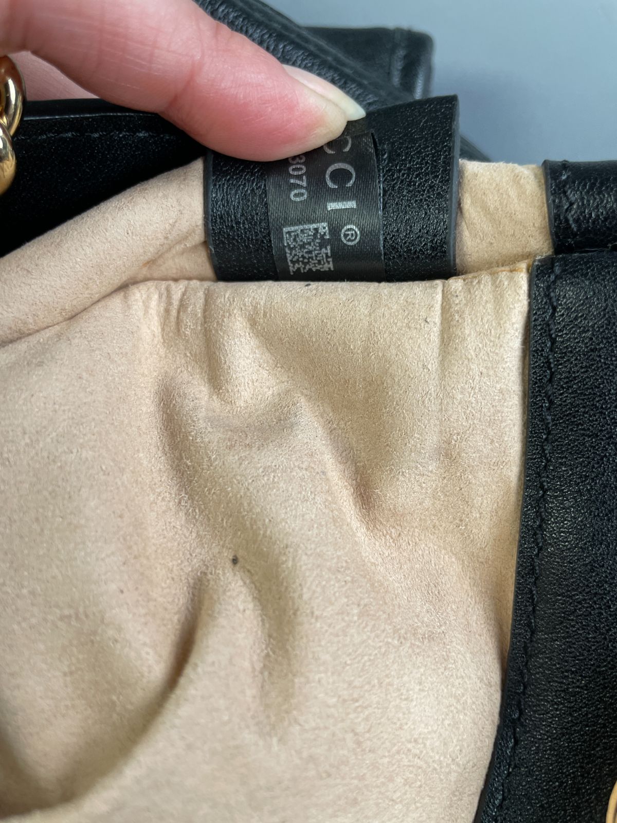 GUCCI GORGEOUS! GUCCI RAJAH SUPPLE LEATHER SHOPPER TOTE BAG DOUBLE CHAIN STRAP, HEAVY ENAMELED TIGER MOTIF in BLACK