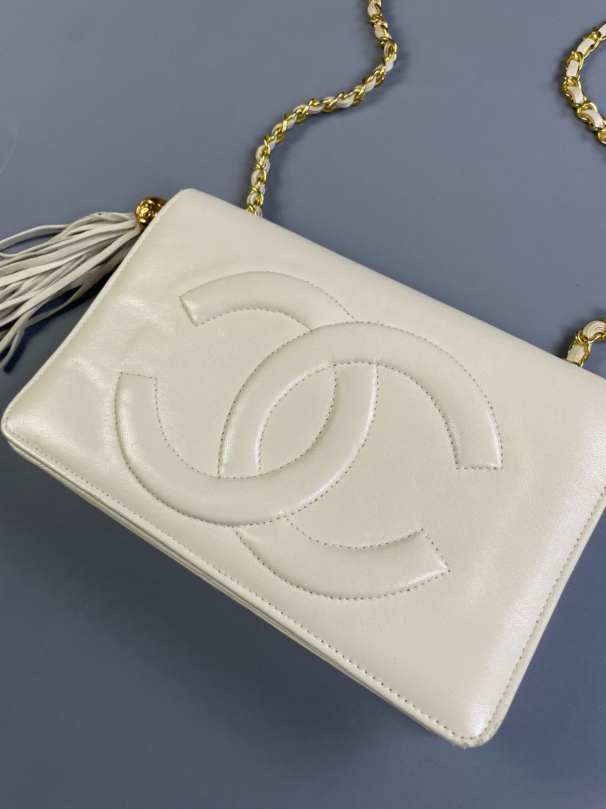 CHANEL *AS-IS* 1980S CHANEL LAMBSKIN LEATHER LARGE CC LOGO SINGLE CHAIN STRAP SHOULDER BAG in WHITE