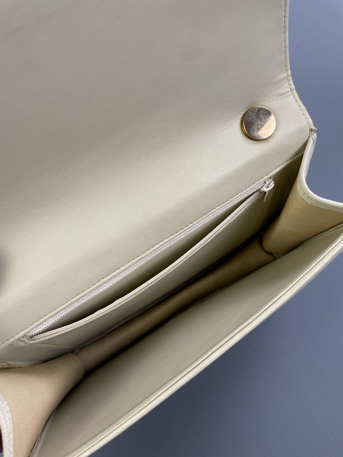 CHANEL *AS-IS* 1980S CHANEL LAMBSKIN LEATHER LARGE CC LOGO SINGLE CHAIN STRAP SHOULDER BAG in WHITE