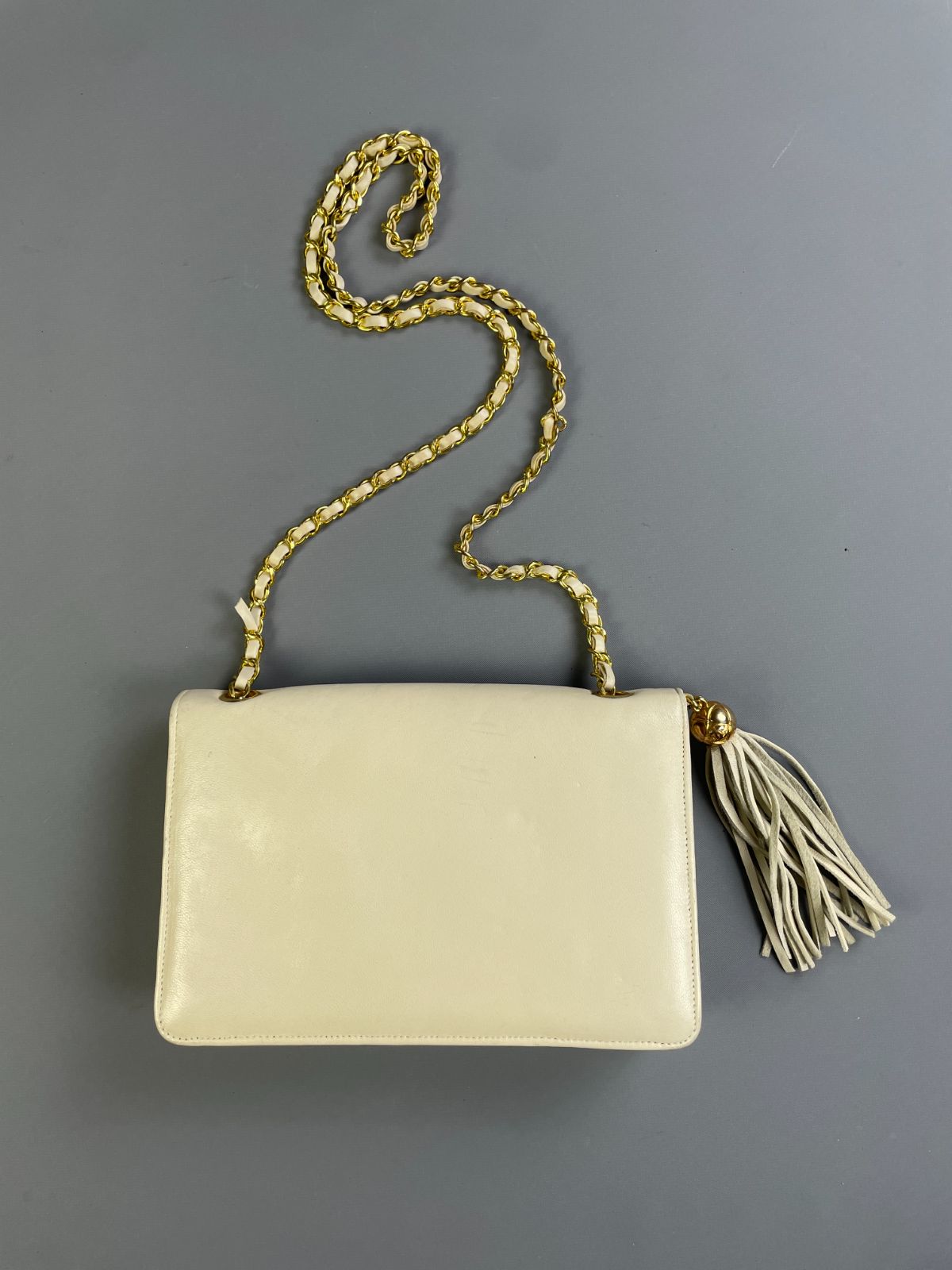 CHANEL *AS-IS* 1980S CHANEL LAMBSKIN LEATHER LARGE CC LOGO SINGLE CHAIN STRAP SHOULDER BAG in WHITE